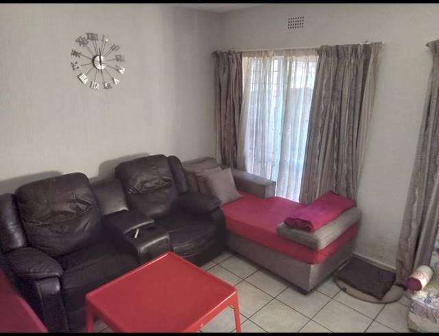 3 BEDROOM TOWNHOUSE FOR SALE IN HENNOPSPARK